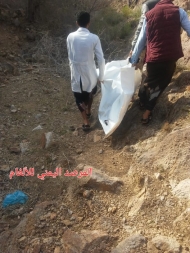 المرصد اليمني للألغام: إصابة 4 عاملين جراء انفجار مقذوف شرق مدينة الحديدة