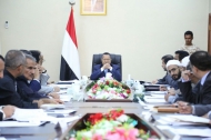 الحكومة تناقش الإجراءات الأخيرة لآلية صرف مرتبات الجيش لجميع المناطق