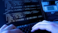 الحكومة تحذر من تزايد تهديدات الأنشطة السيبرانية للتنظيمات الإرهابية في اليمن