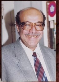 علي عبدالرزاق باذيب.. حضور إنسانيّ عصيّ على الغياب