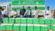 مأرب.. مركز الملك سلمان يدشن مشروع توزيع السلال الغذائية لنازحي أربع محافظات
