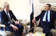 بعد وساطة عُمانية غروندبرغ في صنعاء وقيادي حوثي يبدي موقفا متحفظا