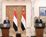 العليمي يناقش مع الرئيس المصري المخاطر المحدقة بأمن وسلامة الملاحة الدولية