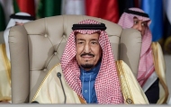 العاهل السعودي يسلم رسالة لسلطان عمان بالتزامن مع مباحثات إنهاء حرب اليمن