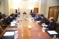 مجلس الوزراء: استمرار الهجمات ضد المدنيين بتعز يعكر صفو المشاورات لإخراج البلاد من نفق الحرب