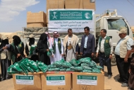 مأرب.. توزيع ملابس مقدمة من مركز الملك سلمان لـ42 ألف مستفيدة من الأسر النازحة والفقيرة 