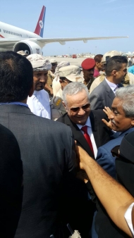 المحافظ المفلحي يصل إلى العاصمة المؤقتة ورئيس الحكومة يعود غدا لتنفيذ برنامج "صيف بارد في عدن"